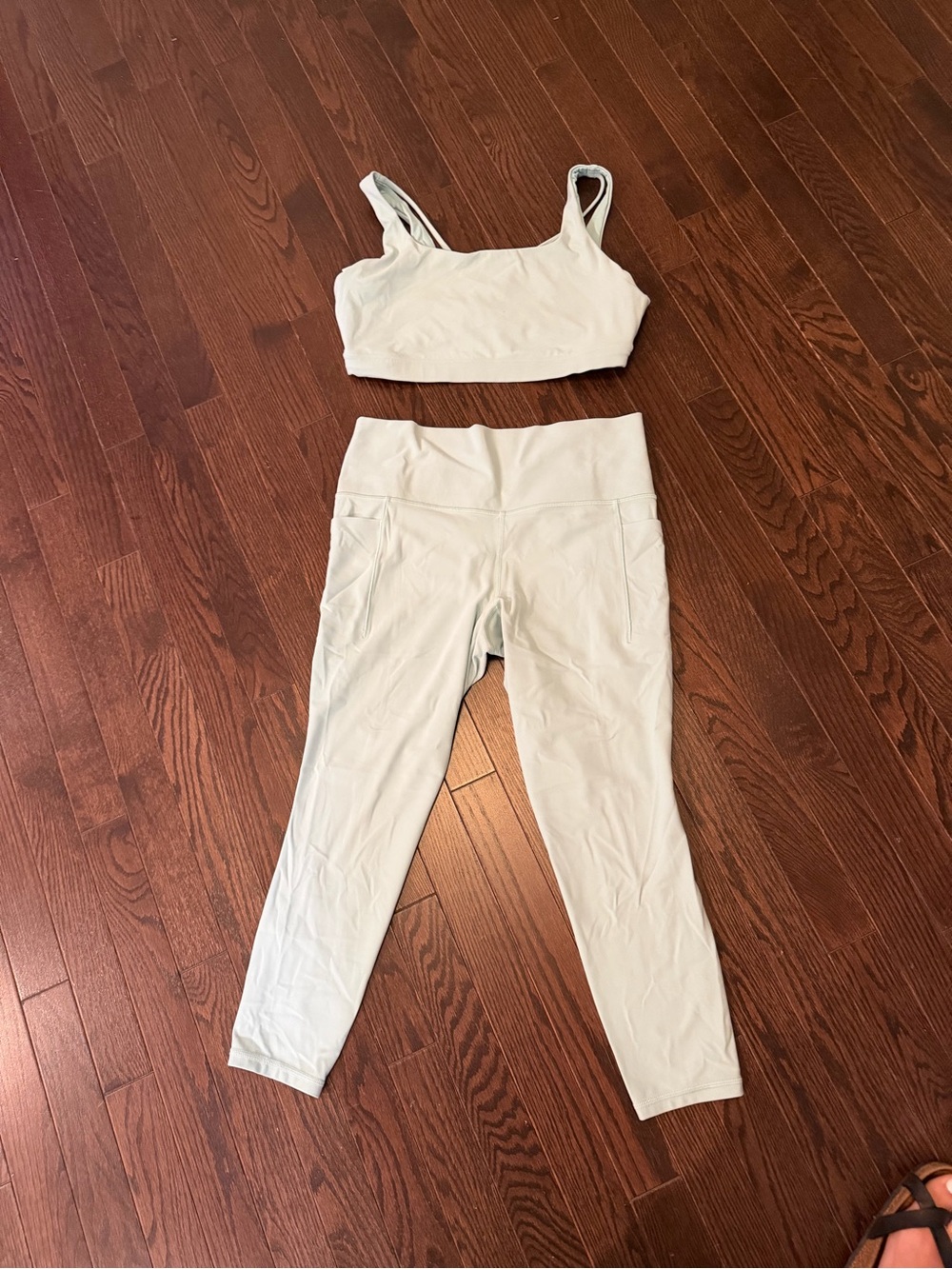 Athleta Salutation Stash Light Blue 7/8 Leggings with Matching Sports Bra